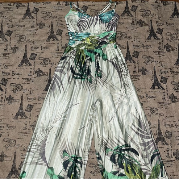 Fashion Nova NWT! Costa Rica Printed Green/Combo Jumsuit Size M - Picture 3 of 15